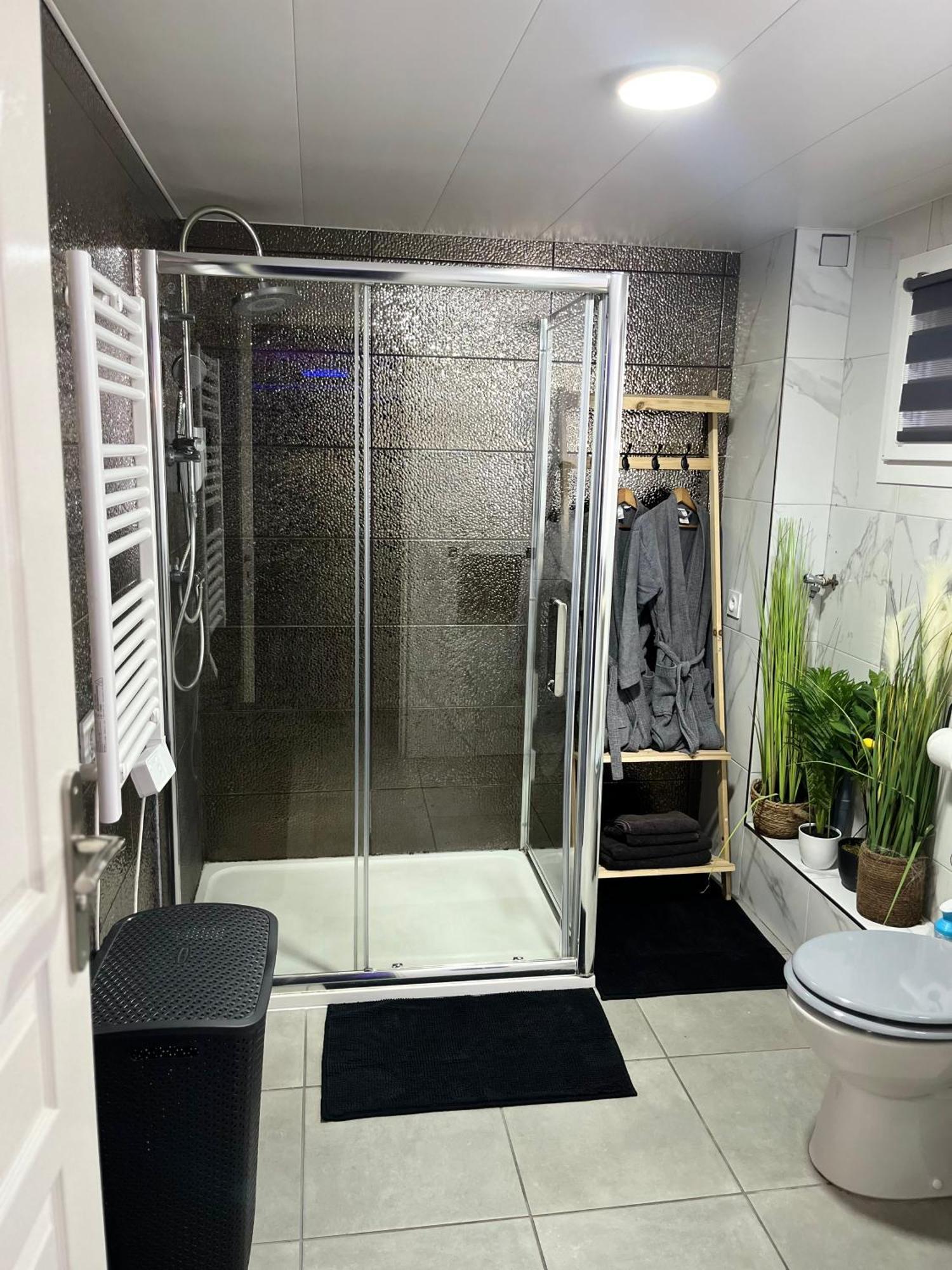 Galaxy Spa - Suite Mercure Jacuzzi Privatif Champigneulles ภายนอก รูปภาพ